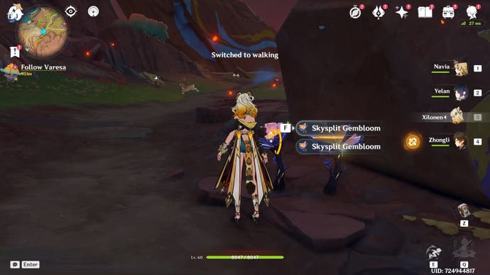 Xilonen steht neben Skysplit Gemblooms in Genshin Impact.